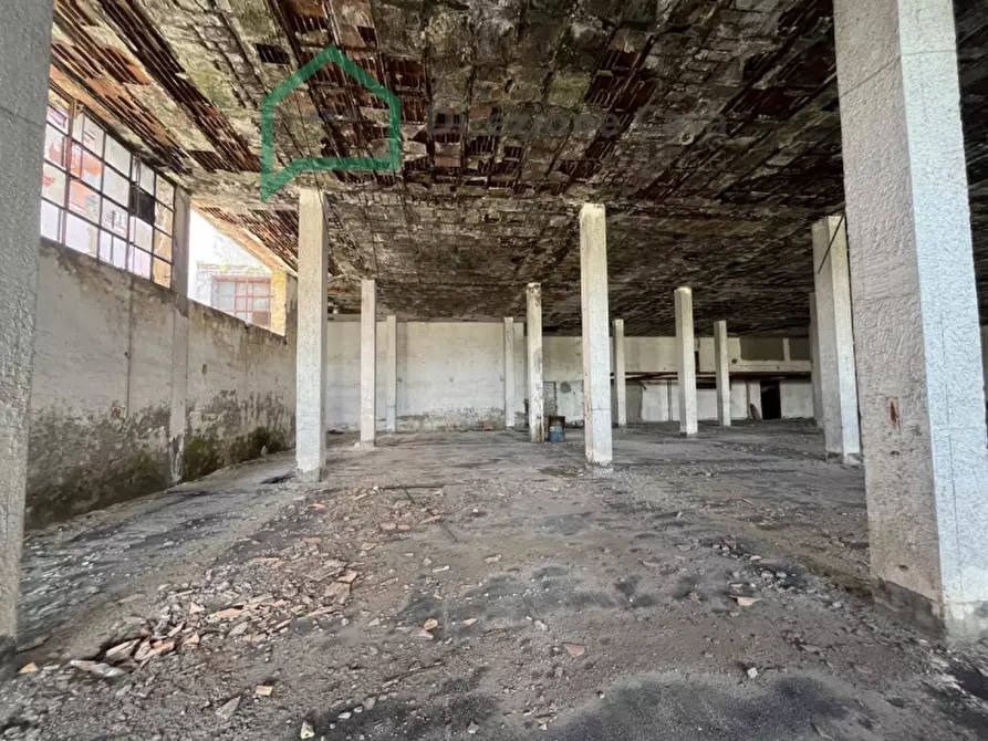 Immagine 15 di Capannone industriale in vendita  in VIA GIAMBATTISTA VELA a Napoli