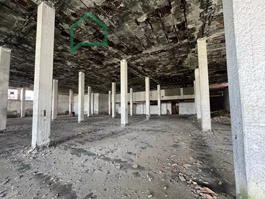 Immagine 17 di Capannone industriale in vendita  in VIA GIAMBATTISTA VELA a Napoli
