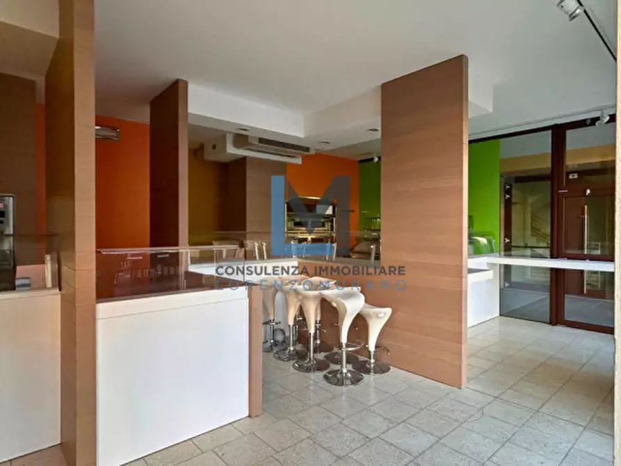 Immagine 2 di Negozio in affitto  a Montebelluna