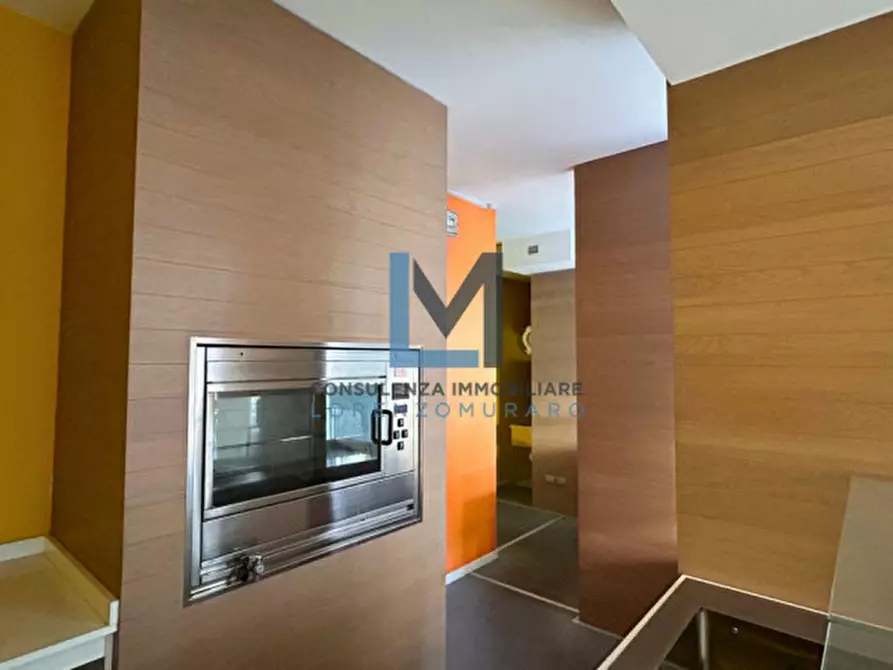 Immagine 5 di Negozio in affitto  a Montebelluna