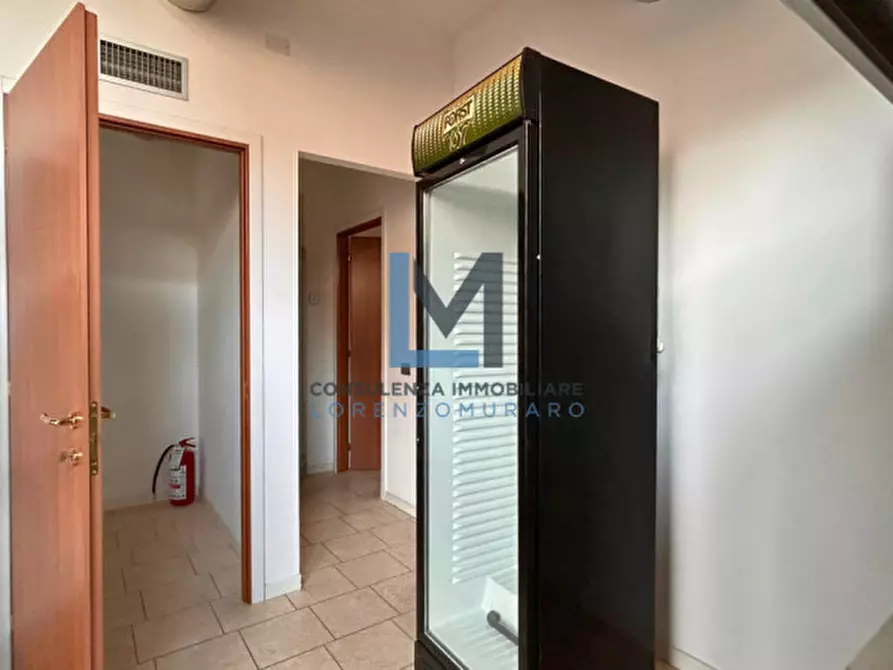 Immagine 8 di Negozio in affitto  a Montebelluna