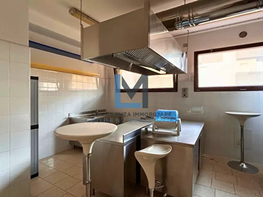 Immagine 9 di Negozio in affitto  a Montebelluna