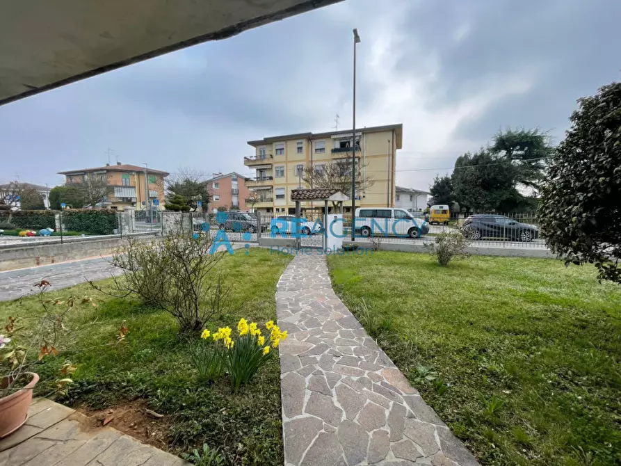 Immagine 3 di Casa indipendente in vendita  in Viale Milano a Creazzo