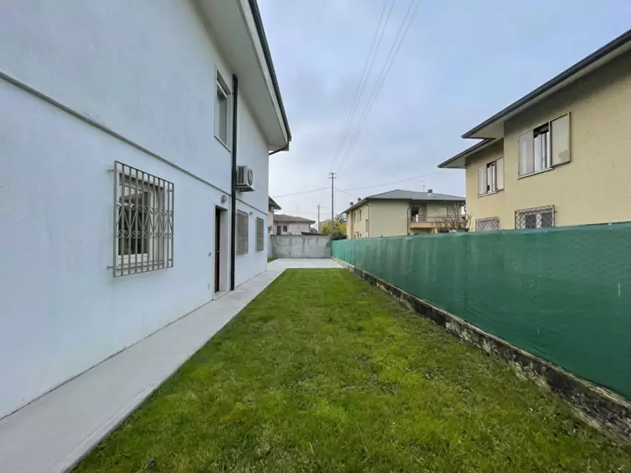 Immagine 4 di Casa indipendente in vendita  in Viale Milano a Creazzo
