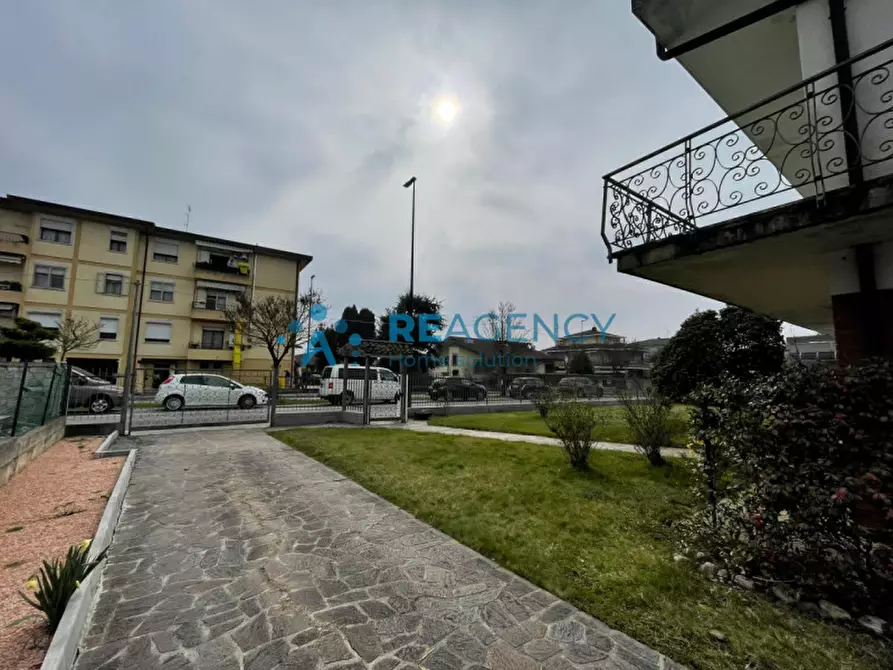 Immagine 5 di Casa indipendente in vendita  in Viale Milano a Creazzo