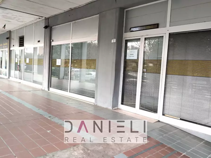 Immagine 3 di Negozio in vendita  in Piazza Torquato Fraccon a Montecchio Maggiore