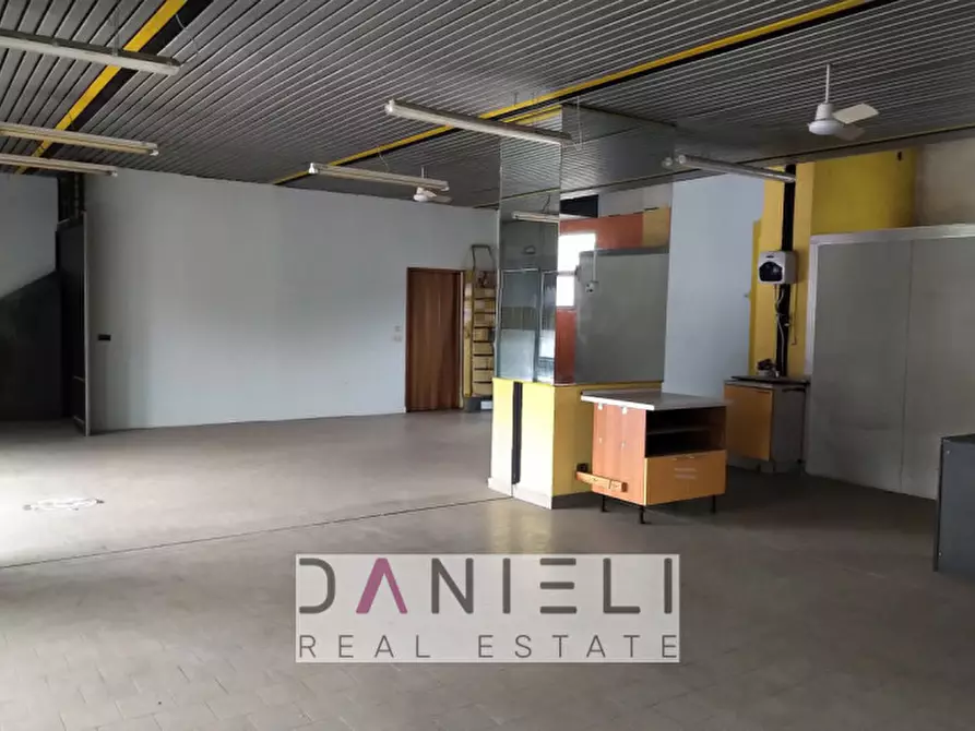 Immagine 4 di Negozio in vendita  in Piazza Torquato Fraccon a Montecchio Maggiore