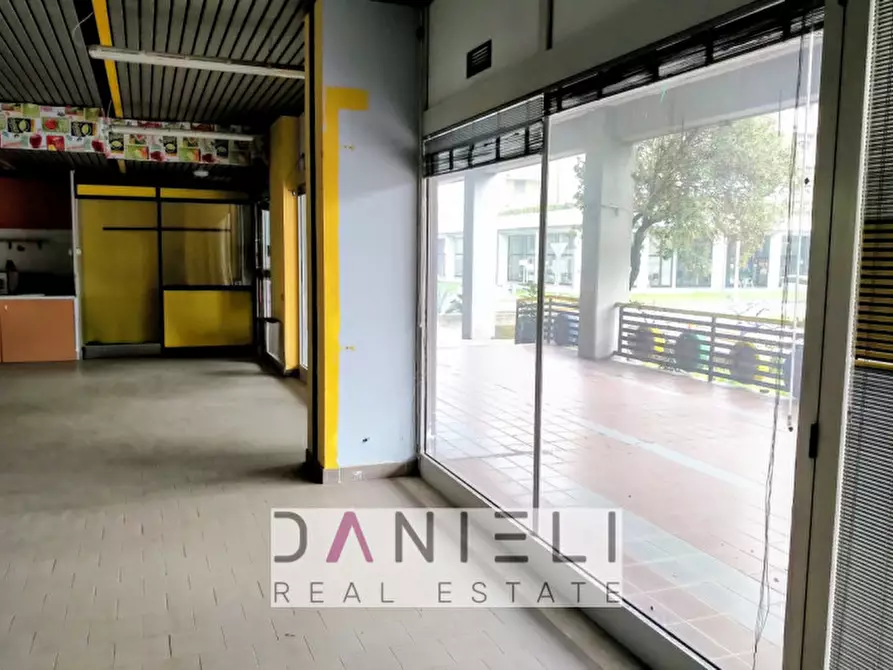 Immagine 5 di Negozio in vendita  in Piazza Torquato Fraccon a Montecchio Maggiore