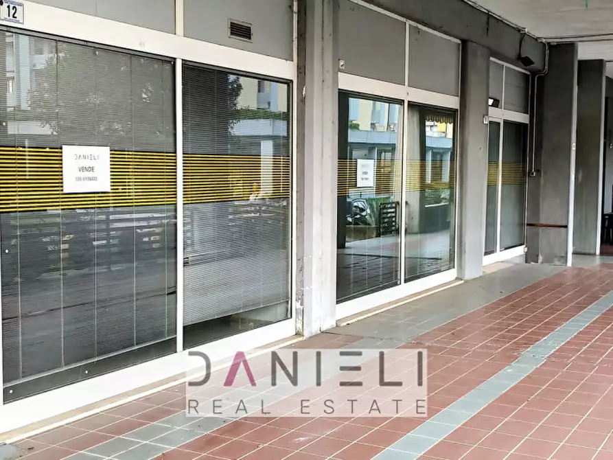 Immagine 8 di Negozio in vendita  in Piazza Torquato Fraccon a Montecchio Maggiore