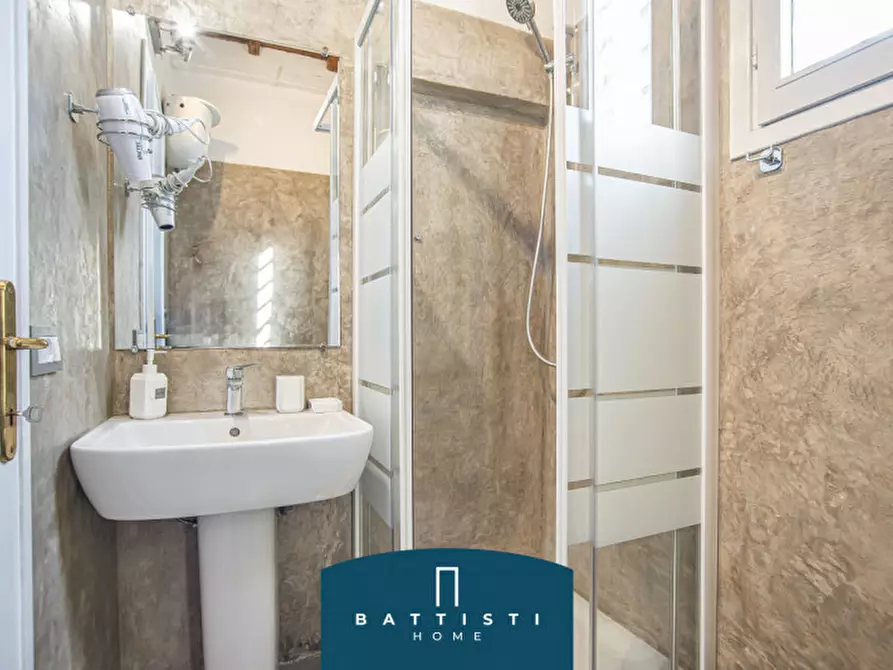 Immagine 23 di Attico in affitto  in Piazza del Colosseo a Roma