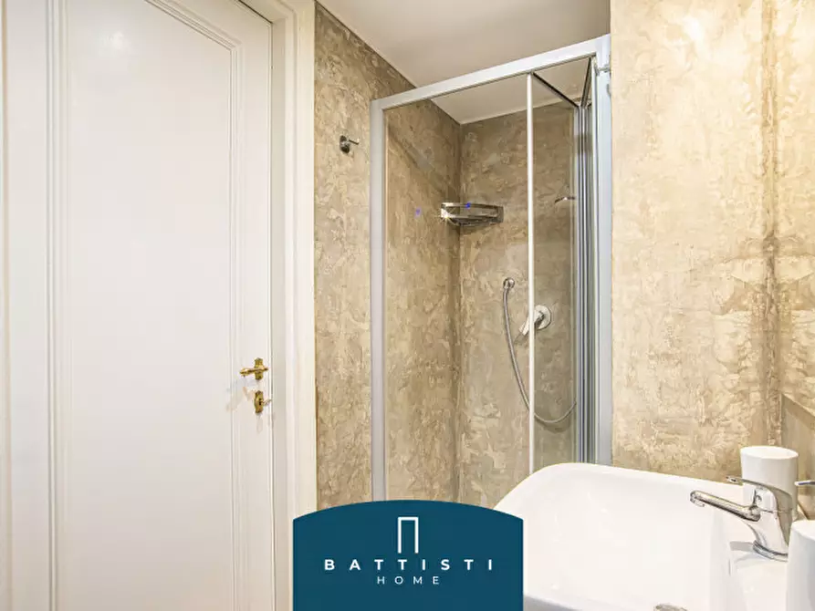 Immagine 24 di Attico in affitto  in Piazza del Colosseo a Roma