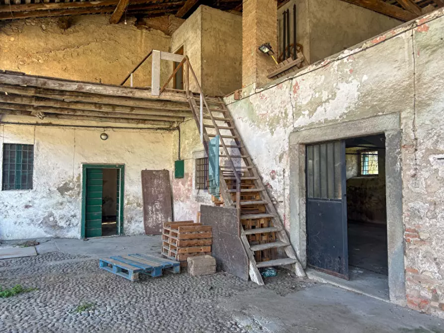 Immagine 18 di Rustico / casale in vendita  a Travagliato