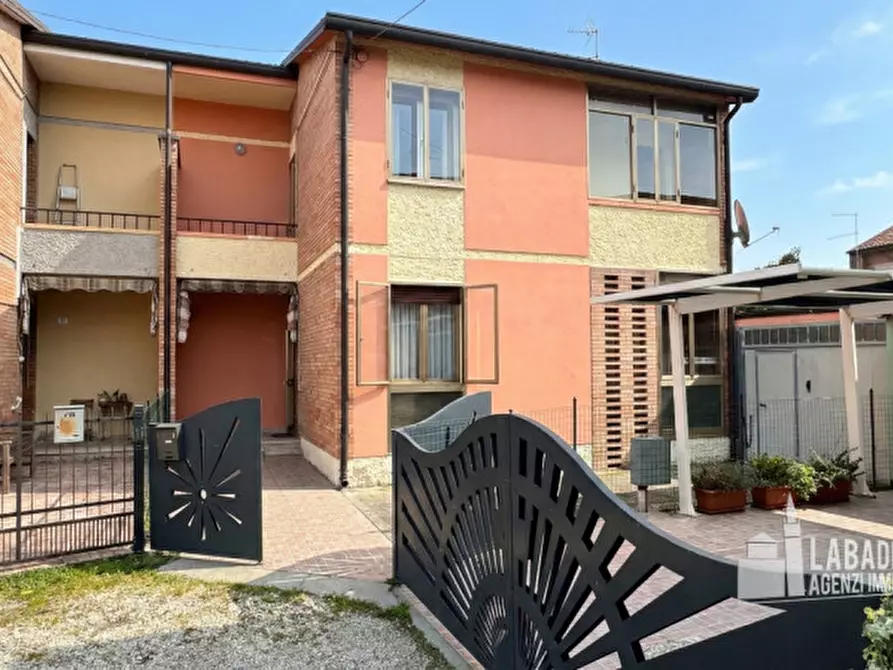 Immagine 1 di Villa in vendita  in Piazza Dante Alighieri 82 a Giacciano Con Baruchella