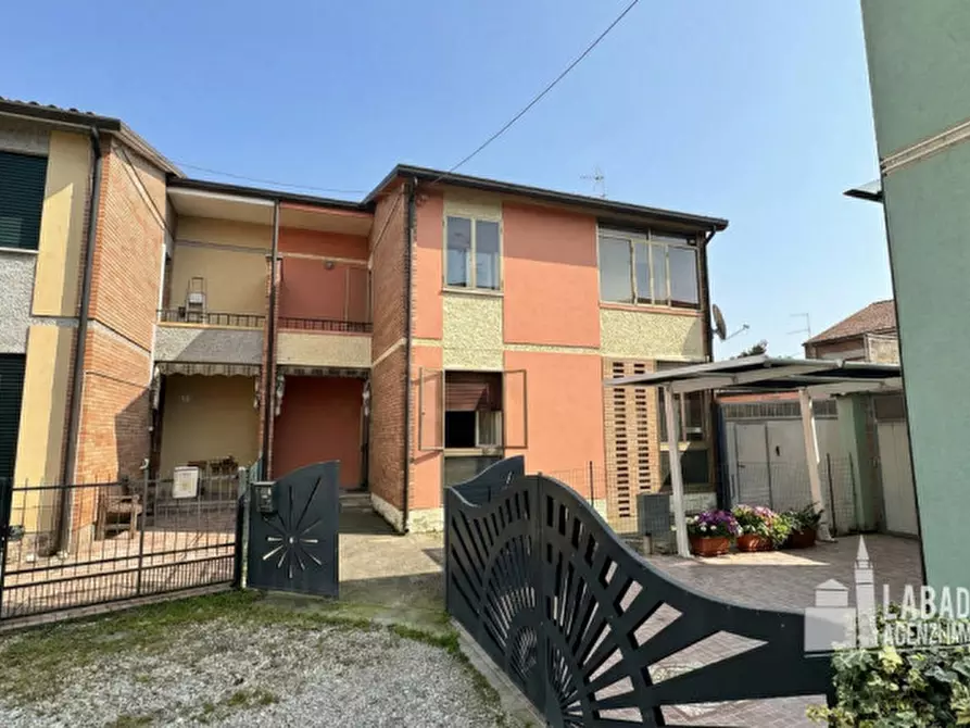 Immagine 9 di Villa in vendita  in Piazza Dante Alighieri 82 a Giacciano Con Baruchella