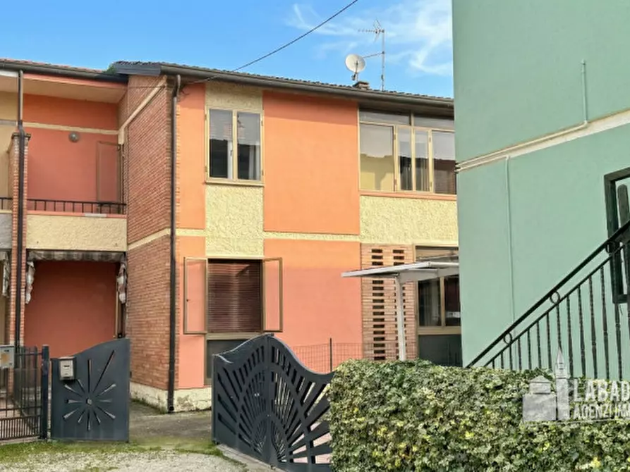 Immagine 15 di Villa in vendita  in Piazza Dante Alighieri 82 a Giacciano Con Baruchella