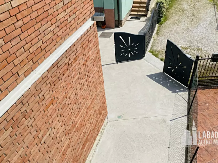 Immagine 16 di Villa in vendita  in Piazza Dante Alighieri 82 a Giacciano Con Baruchella