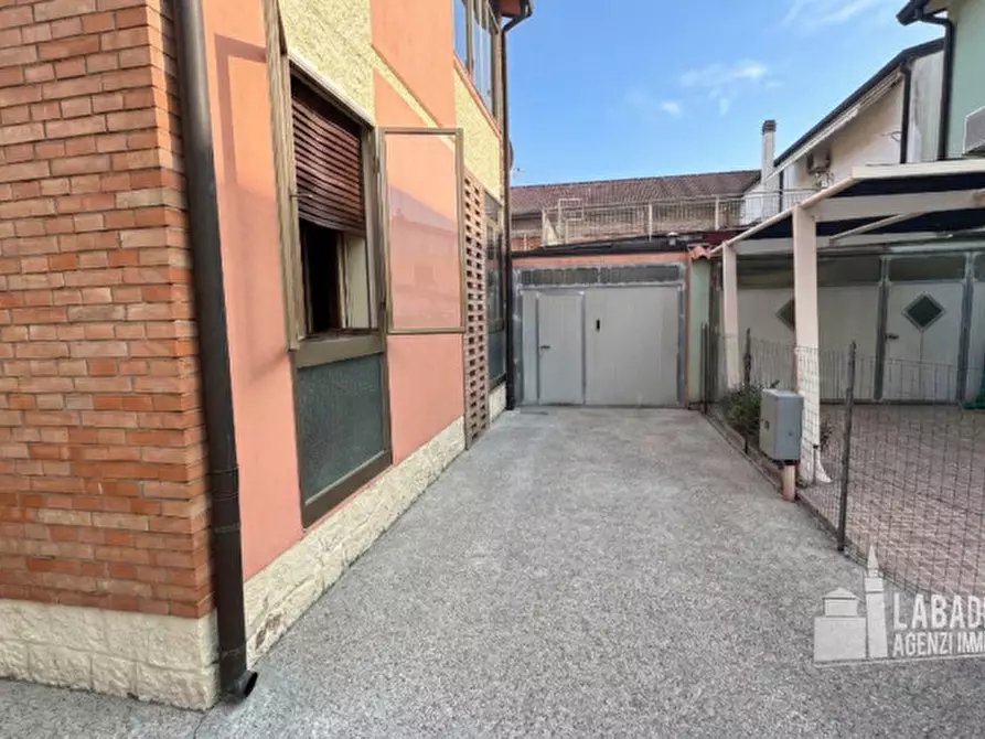 Immagine 20 di Villa in vendita  in Piazza Dante Alighieri 82 a Giacciano Con Baruchella