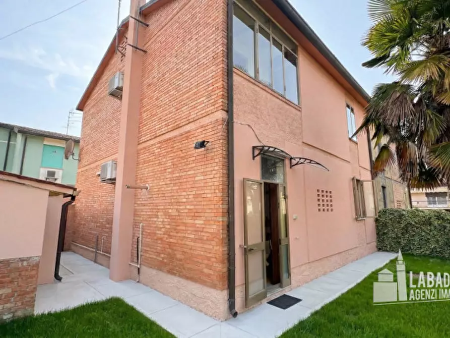 Immagine 21 di Villa in vendita  in Piazza Dante Alighieri 82 a Giacciano Con Baruchella