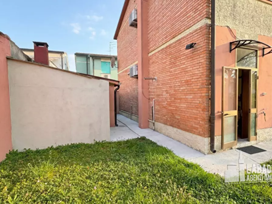 Immagine 28 di Villa in vendita  in Piazza Dante Alighieri 82 a Giacciano Con Baruchella