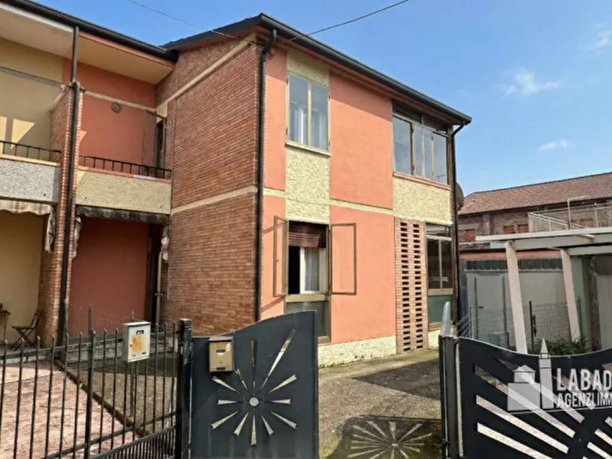 Immagine 39 di Villa in vendita  in Piazza Dante Alighieri 82 a Giacciano Con Baruchella