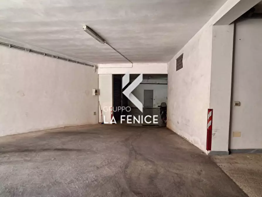 Immagine 6 di Magazzino in vendita  in via Ugo Spirito a Locorotondo