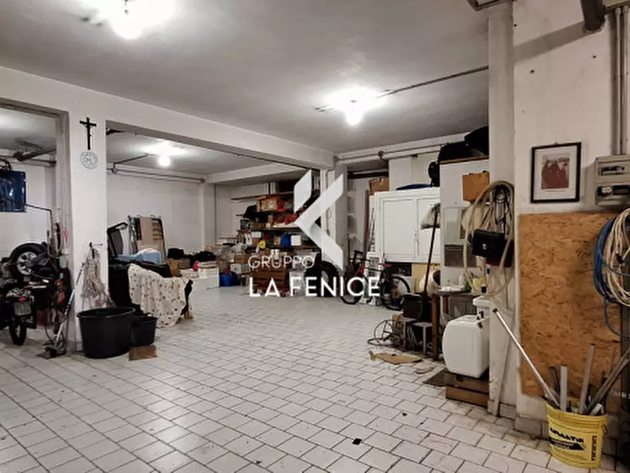 Immagine 8 di Magazzino in vendita  in via Ugo Spirito a Locorotondo