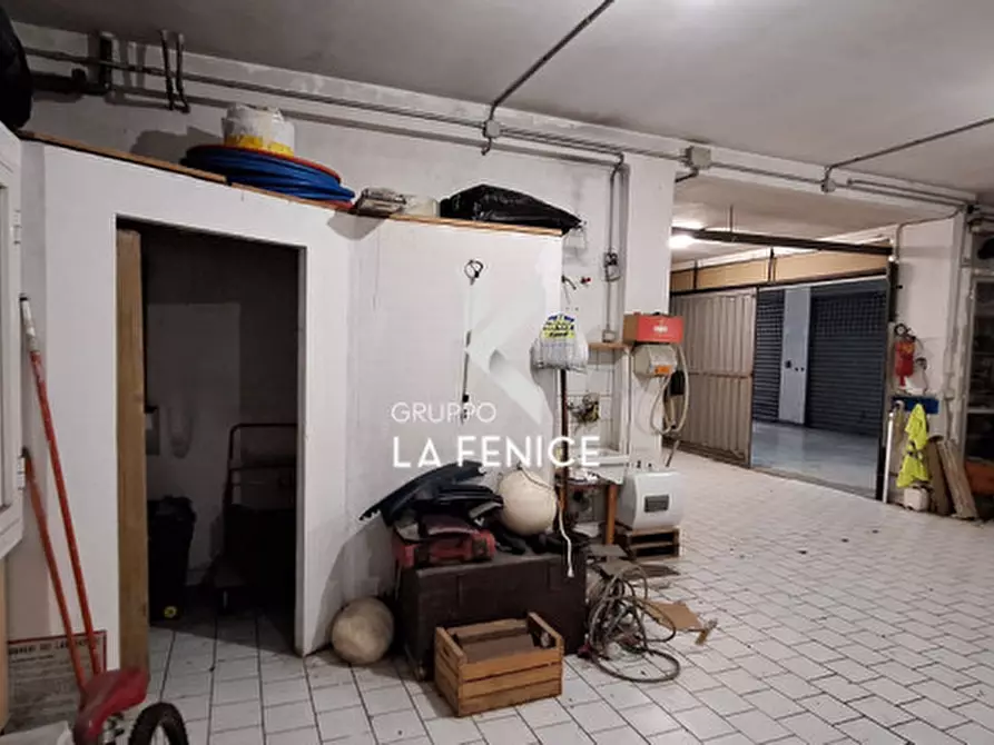 Immagine 13 di Magazzino in vendita  in via Ugo Spirito a Locorotondo