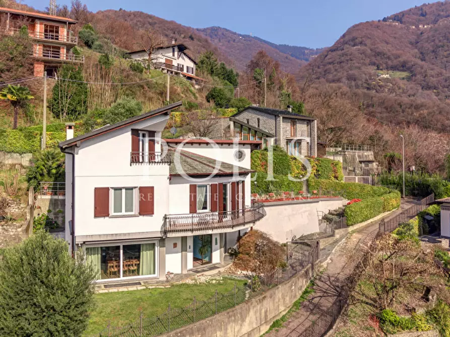 Immagine 2 di Villa in vendita  in via Gentrino a Cernobbio