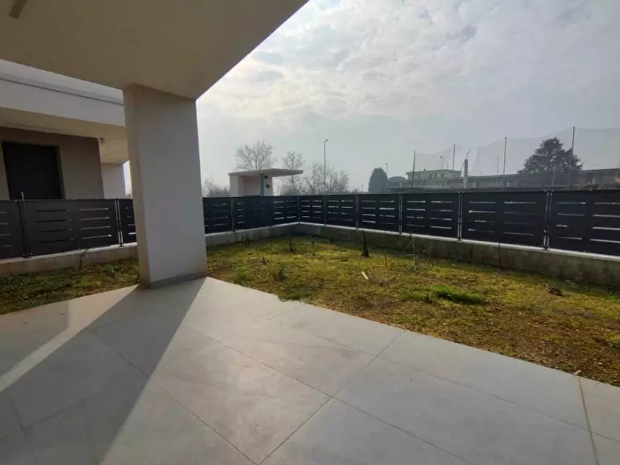 Immagine 1 di Casa trifamiliare in vendita  a Villafranca Di Verona