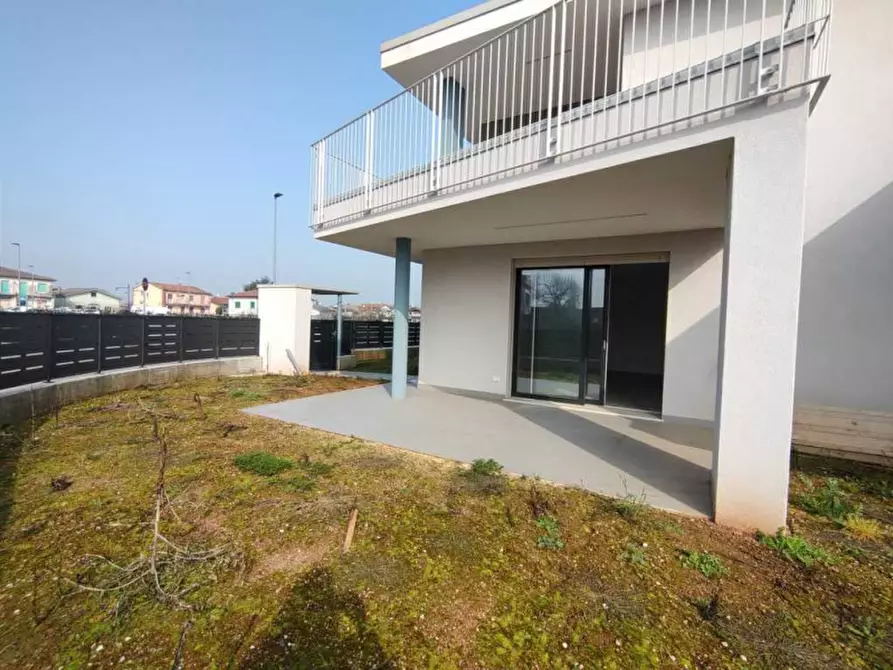 Immagine 3 di Casa trifamiliare in vendita  a Villafranca Di Verona