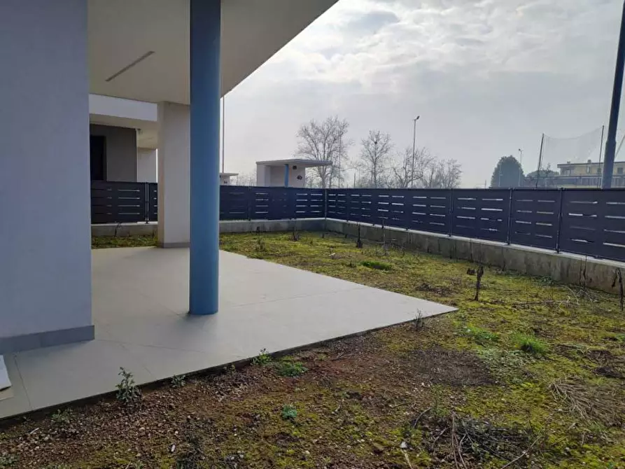 Immagine 5 di Casa trifamiliare in vendita  a Villafranca Di Verona