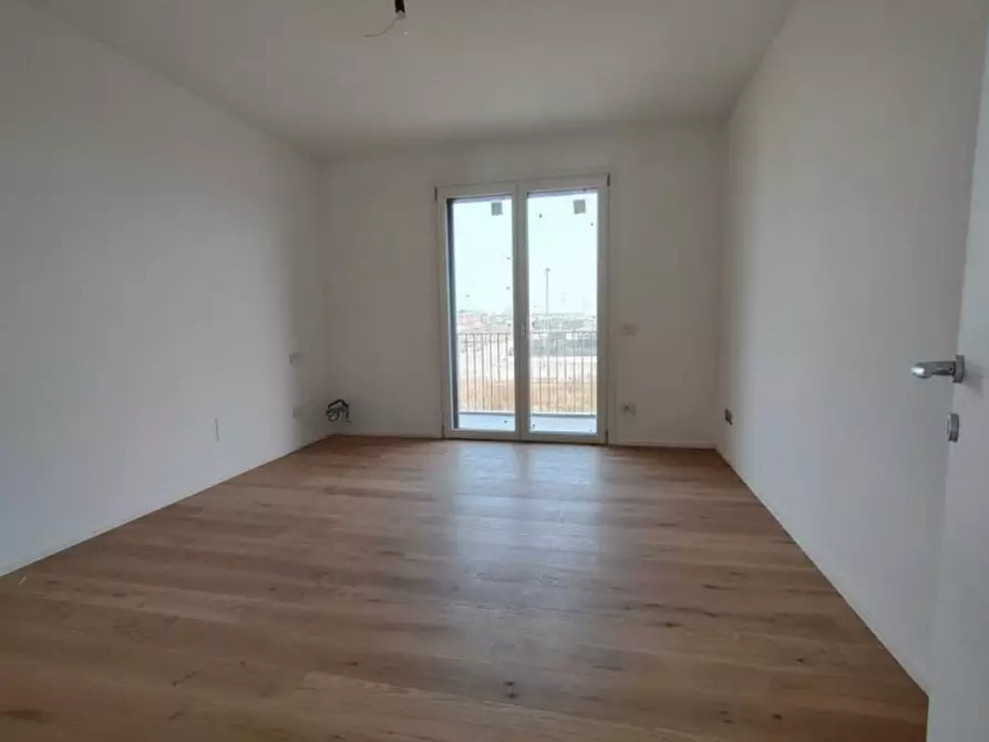 Immagine 13 di Casa trifamiliare in vendita  a Villafranca Di Verona