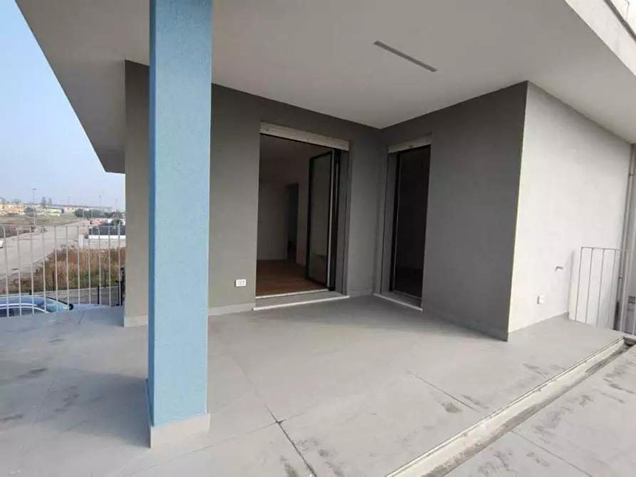 Immagine 15 di Casa trifamiliare in vendita  a Villafranca Di Verona