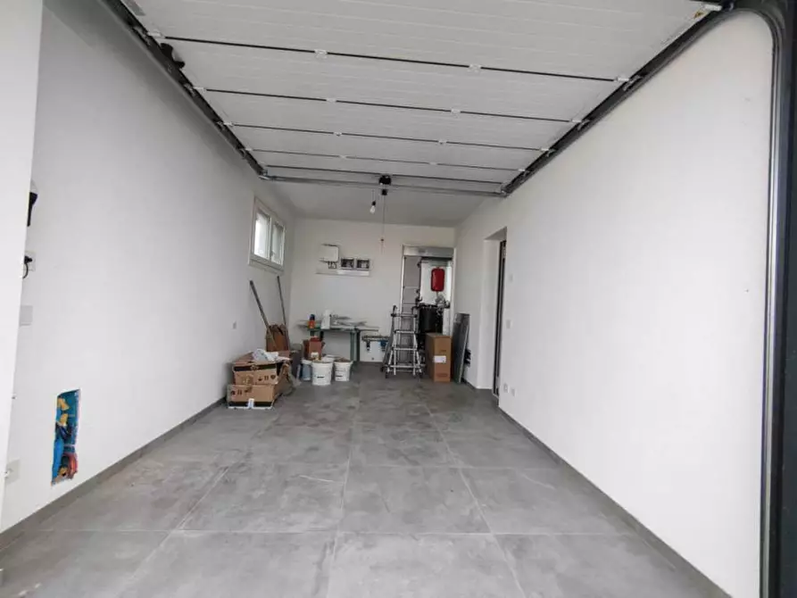 Immagine 17 di Casa trifamiliare in vendita  a Villafranca Di Verona
