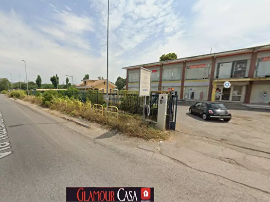 Immagine 1 di Negozio in vendita  in Via Tiburtina a Guidonia Montecelio