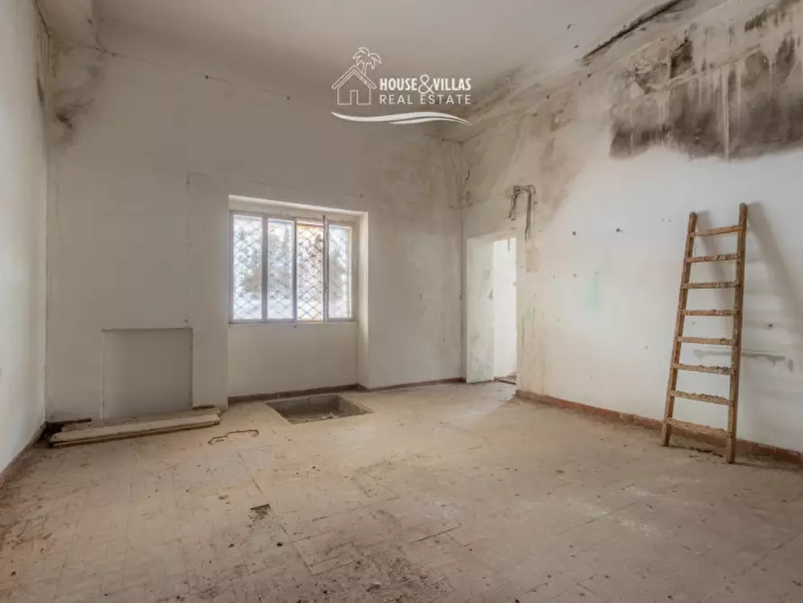 Immagine 2 di Magazzino in vendita  a Avola