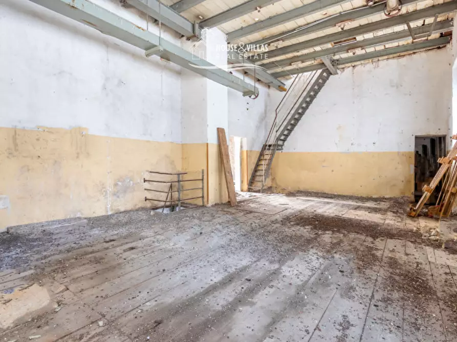 Immagine 8 di Magazzino in vendita  a Avola