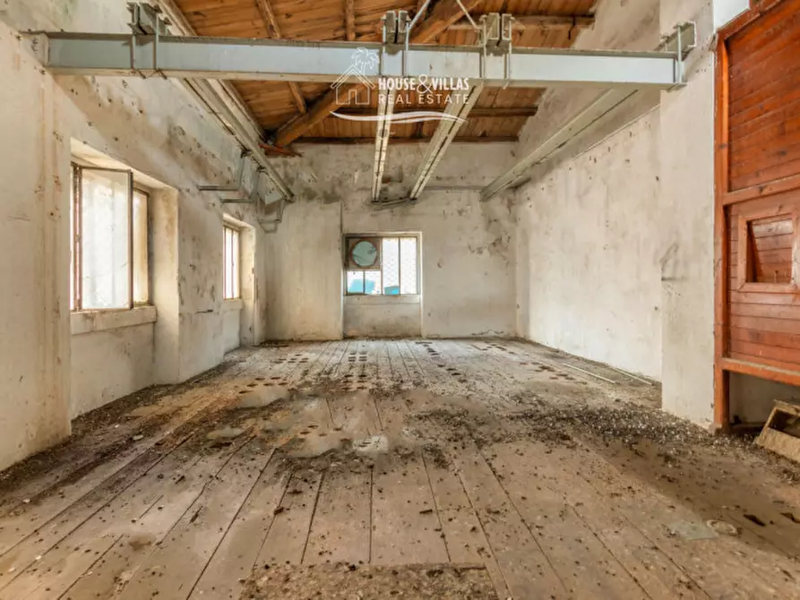 Immagine 10 di Magazzino in vendita  a Avola