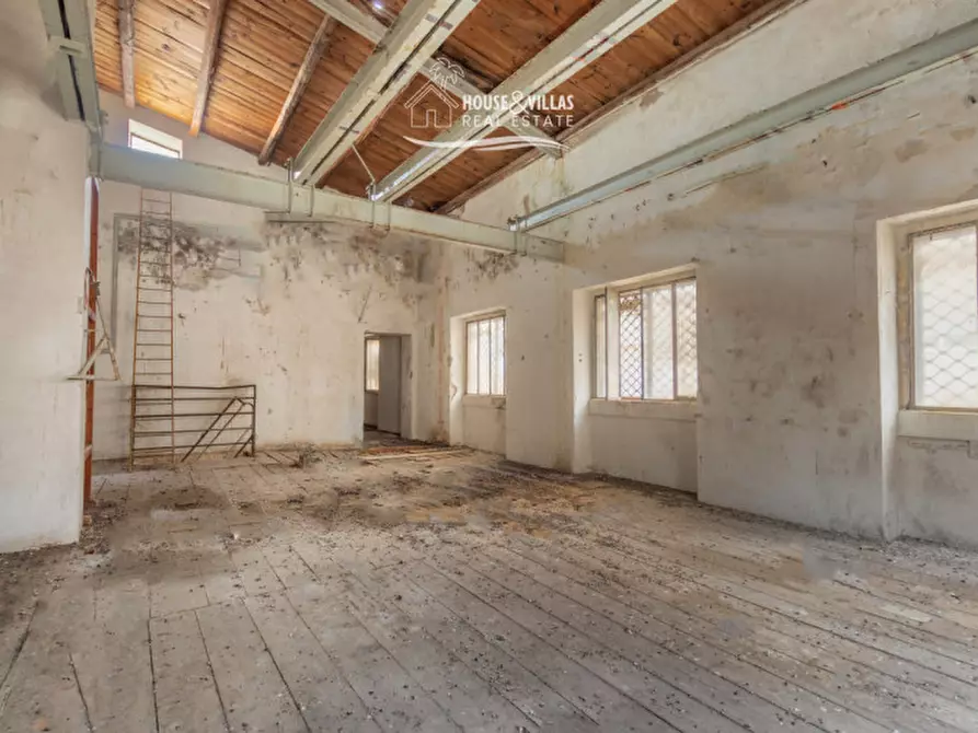 Immagine 11 di Magazzino in vendita  a Avola