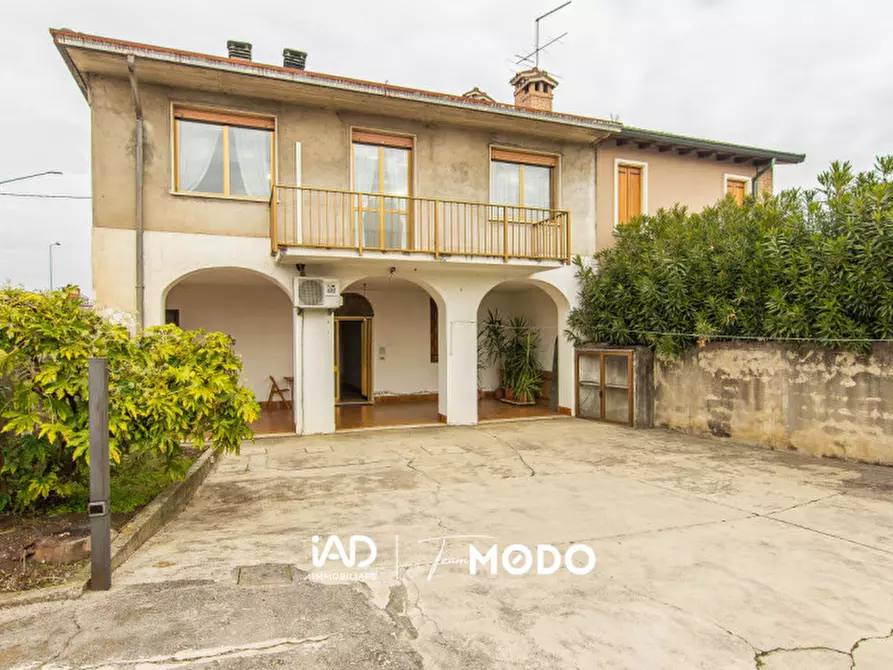 Immagine 2 di Casa bifamiliare in vendita  in Strada del Pasubio a Vicenza