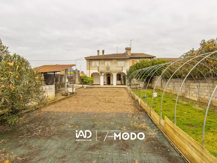 Immagine 3 di Casa bifamiliare in vendita  in Strada del Pasubio a Vicenza