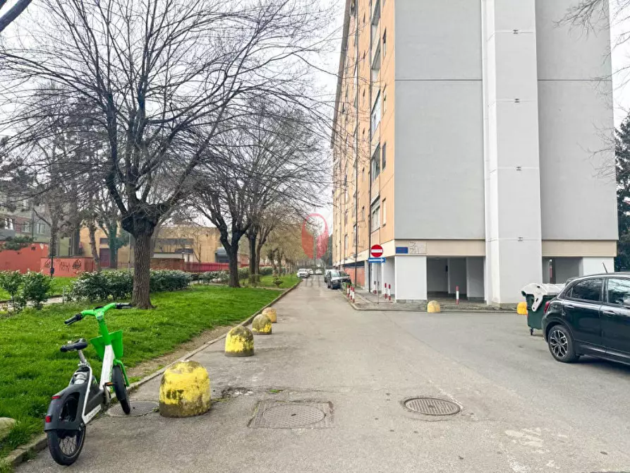 Immagine 2 di Garage in affitto  in Via Celeste Negarville 26 Torino a Torino