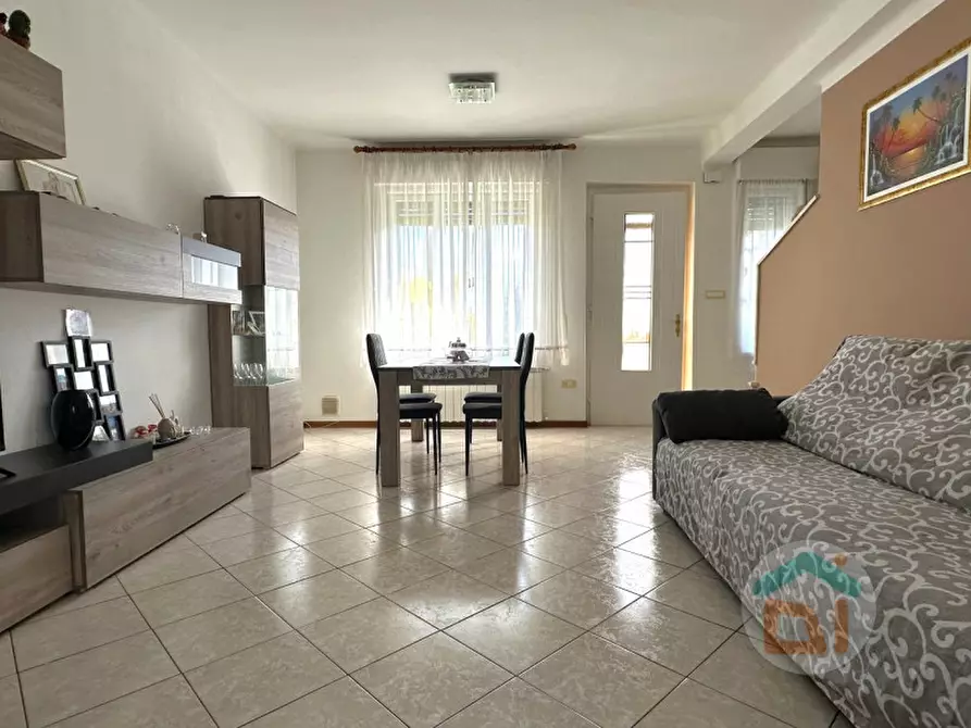 Immagine 1 di Villetta a schiera in vendita  in Via Giacomo Vittori a Sagrado