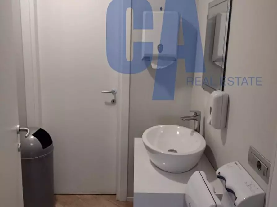 Immagine 15 di Ufficio in affitto  in PIAZZA DIAZ ARMANDO a Milano