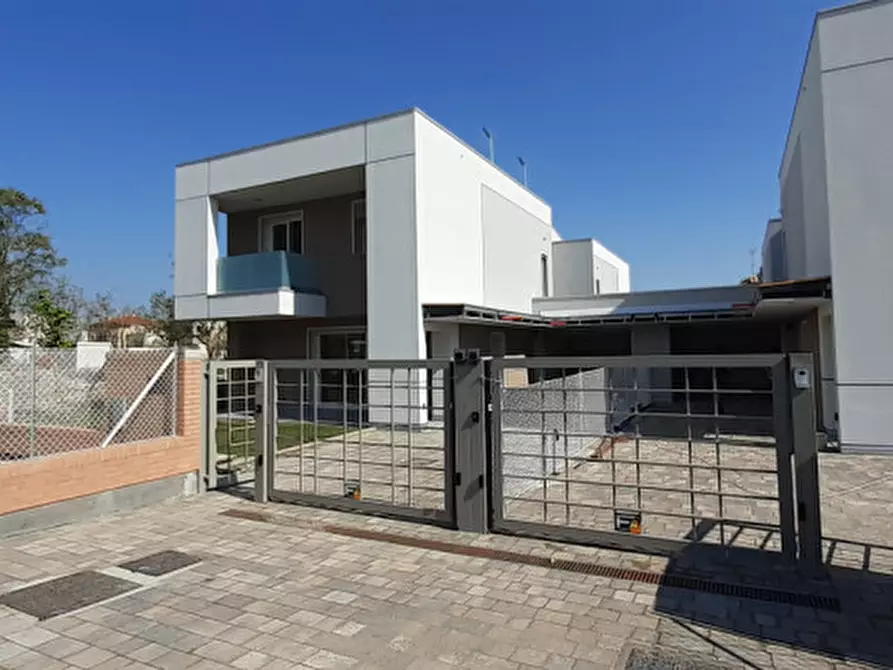 Immagine 8 di Villa in vendita  in Via Teresa Noce a Castel Maggiore