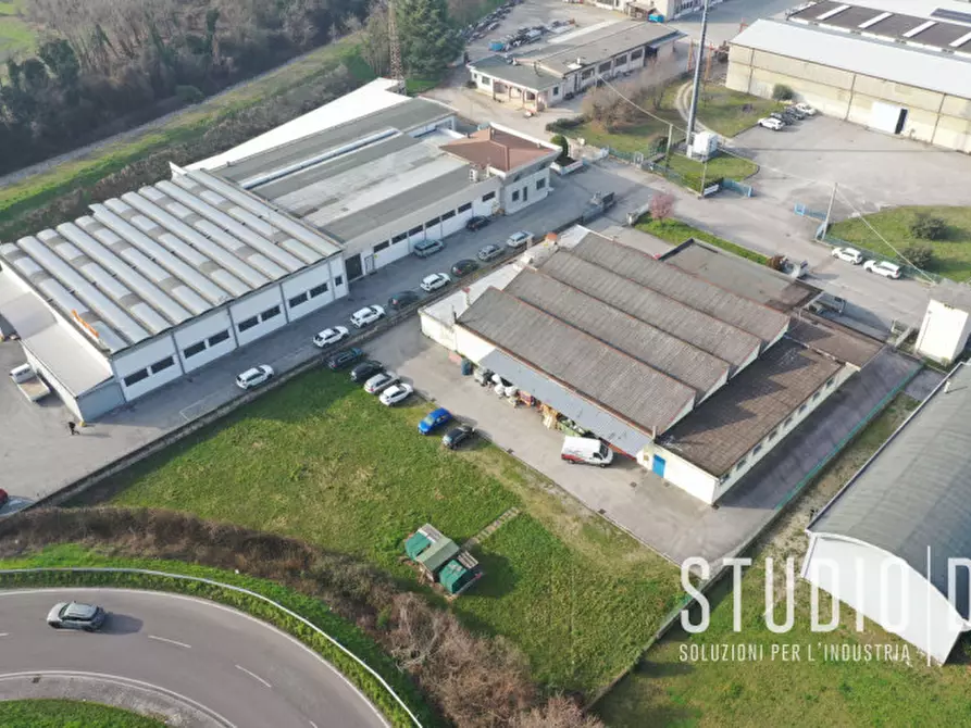 Immagine 2 di Capannone industriale in vendita  a Schio