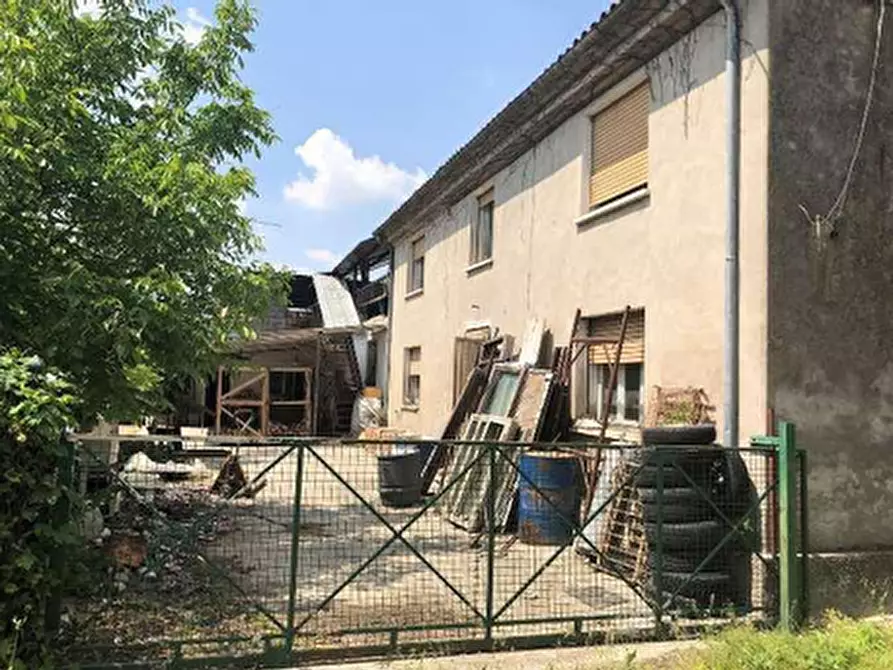 Immagine 2 di Casa bifamiliare in vendita  in Via Visegna 159 a Salizzole