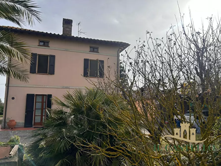 Immagine 2 di Villa in vendita  a Castiglione Del Lago