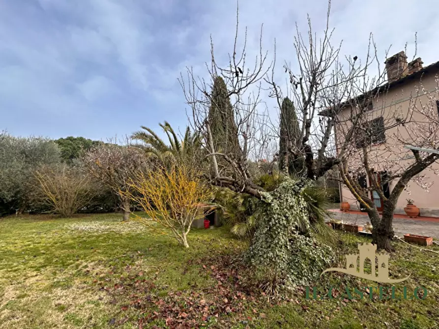 Immagine 4 di Villa in vendita  a Castiglione Del Lago