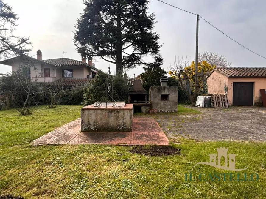 Immagine 7 di Villa in vendita  a Castiglione Del Lago
